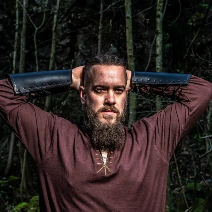 Leonardo Carbone Armschienen Vegvisir, Schwarz 4 Leonardo Carbone Armschienen Vegvisir, Schwarz – Bild 2