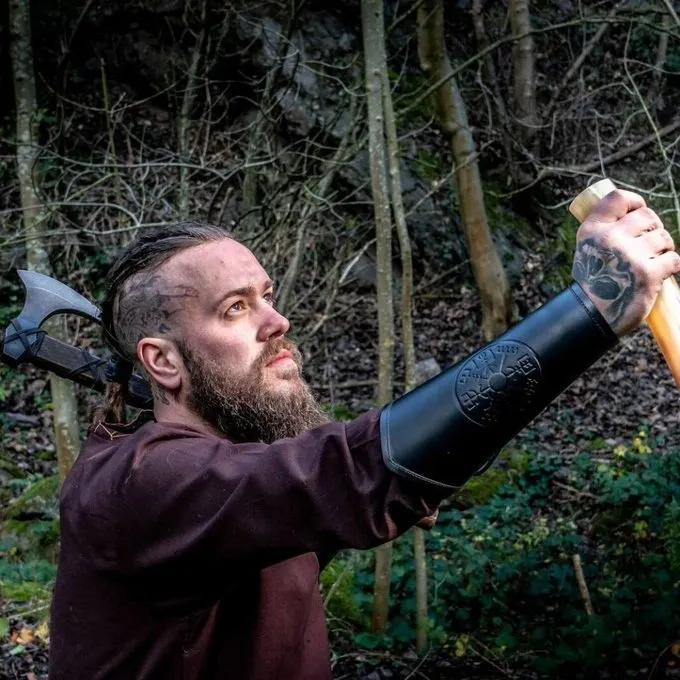 Leonardo Carbone Armschienen Vegvisir, Schwarz 5 Leonardo Carbone Armschienen Vegvisir, Schwarz – Bild 3