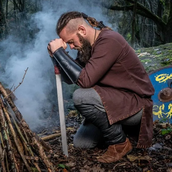 Leonardo Carbone Armschienen Vegvisir, Schwarz 7 Leonardo Carbone Armschienen Vegvisir, Schwarz – Bild 5