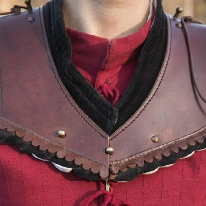 Epic Armoury Edles Leder Gorget, Rot 6 Epic Armoury Edles Leder Gorget, Rot – Bild 4
