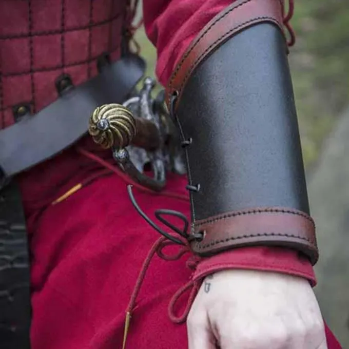 Epic Armoury Leder Armschienen Krieger, Schwarz-rot, Paar 3 Epic Armoury Leder Armschienen Krieger, Schwarz-rot, Paar