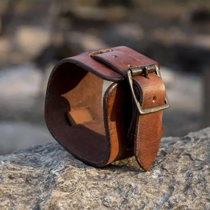 Epic Armoury Lederarmband 6 Epic Armoury Lederarmband – Bild 4