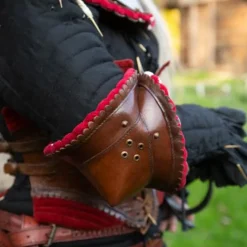 Epic Armoury Paar Leder Couters, Braun-rot