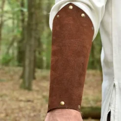 Deepeeka Suede Armschienen Leofric, Braun -Säbel Rabatt suede armschienen leofric braun 3